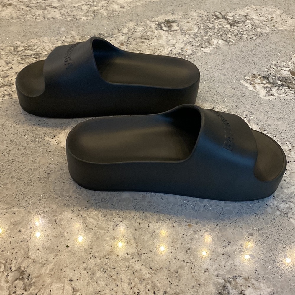 Black Balenciaga logo pool sandals - Picture 5 of 7